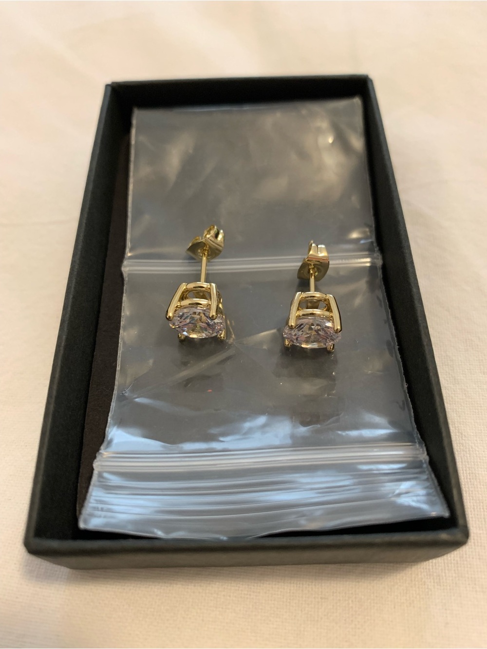 Gold tone diamond earrings 💎